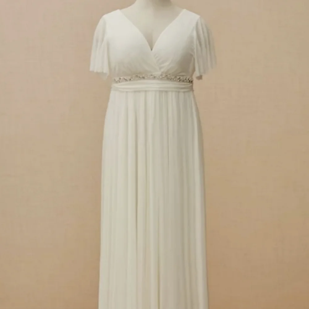 ♡NEW TO CLOSET♡ Torrid White Wedding Dress with Silver Accents - Picture 5 of 5